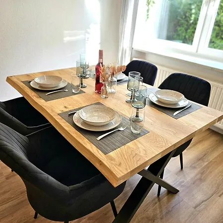 Wieapart - Ruhig Im Gruenen, Parkplatz, Zw. Dus/cgn