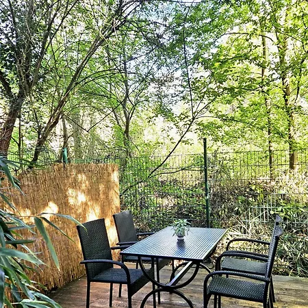 Wieapart - Ruhig Im Gruenen, Parkplatz, Zw. Dus/cgn