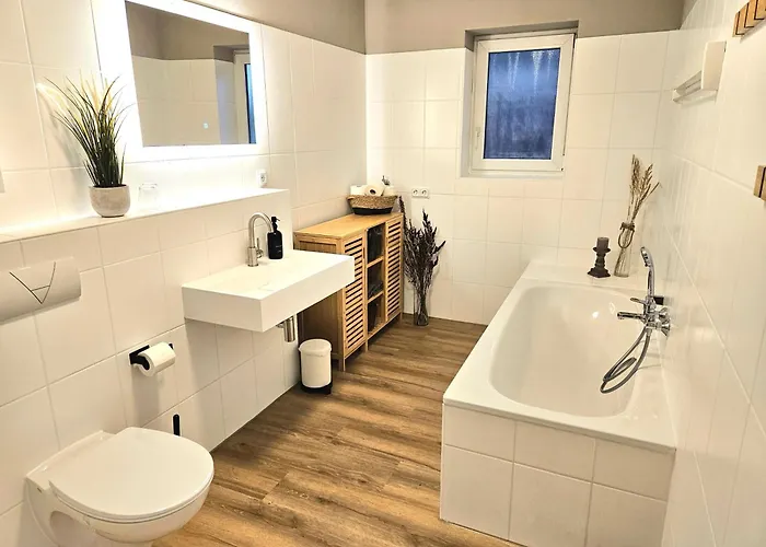 Wieapart - Ruhig Im Gruenen, Parkplatz, Zw. Dus/cgn