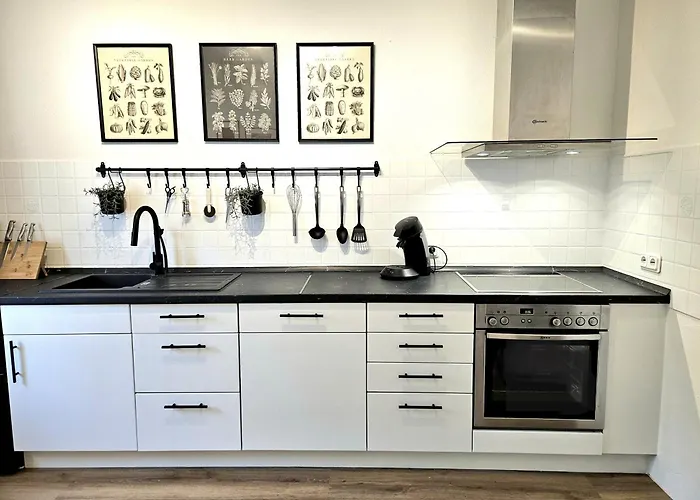 Wieapart - Ruhig Im Gruenen, Parkplatz, Zw. Dus/cgn * Leverkusen