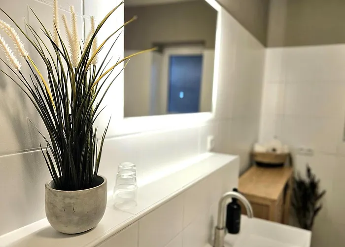 Wieapart - Ruhig Im Gruenen, Parkplatz, Zw. Dus/cgn * Leverkusen