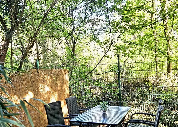 Wieapart - Ruhig Im Gruenen, Parkplatz, Zw. Dus/cgn